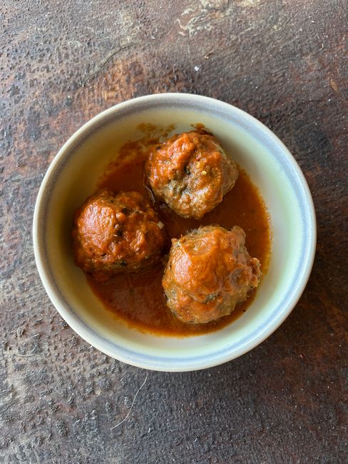 Meatballs cooked in air fryer
